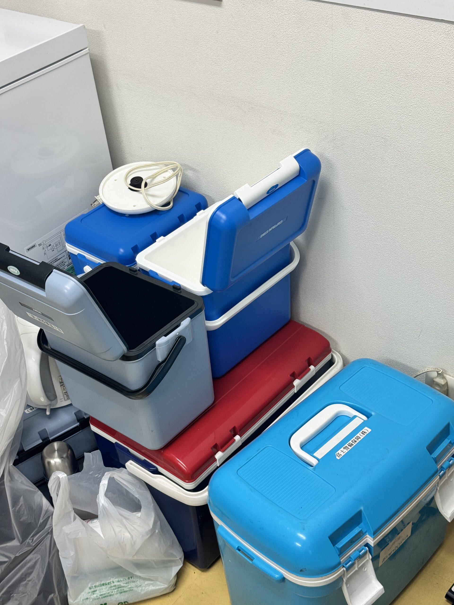 隊員の人数分を用意したクーラーボックス